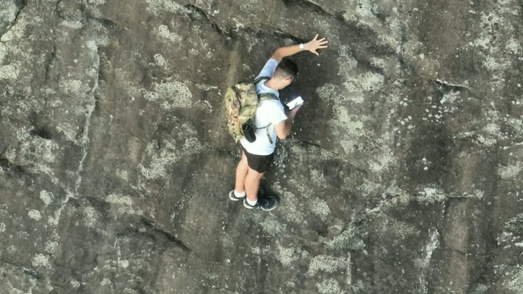 Daredevil Hiker Stuck On Ledge Calls 911 With One Hand, Holds On With Other